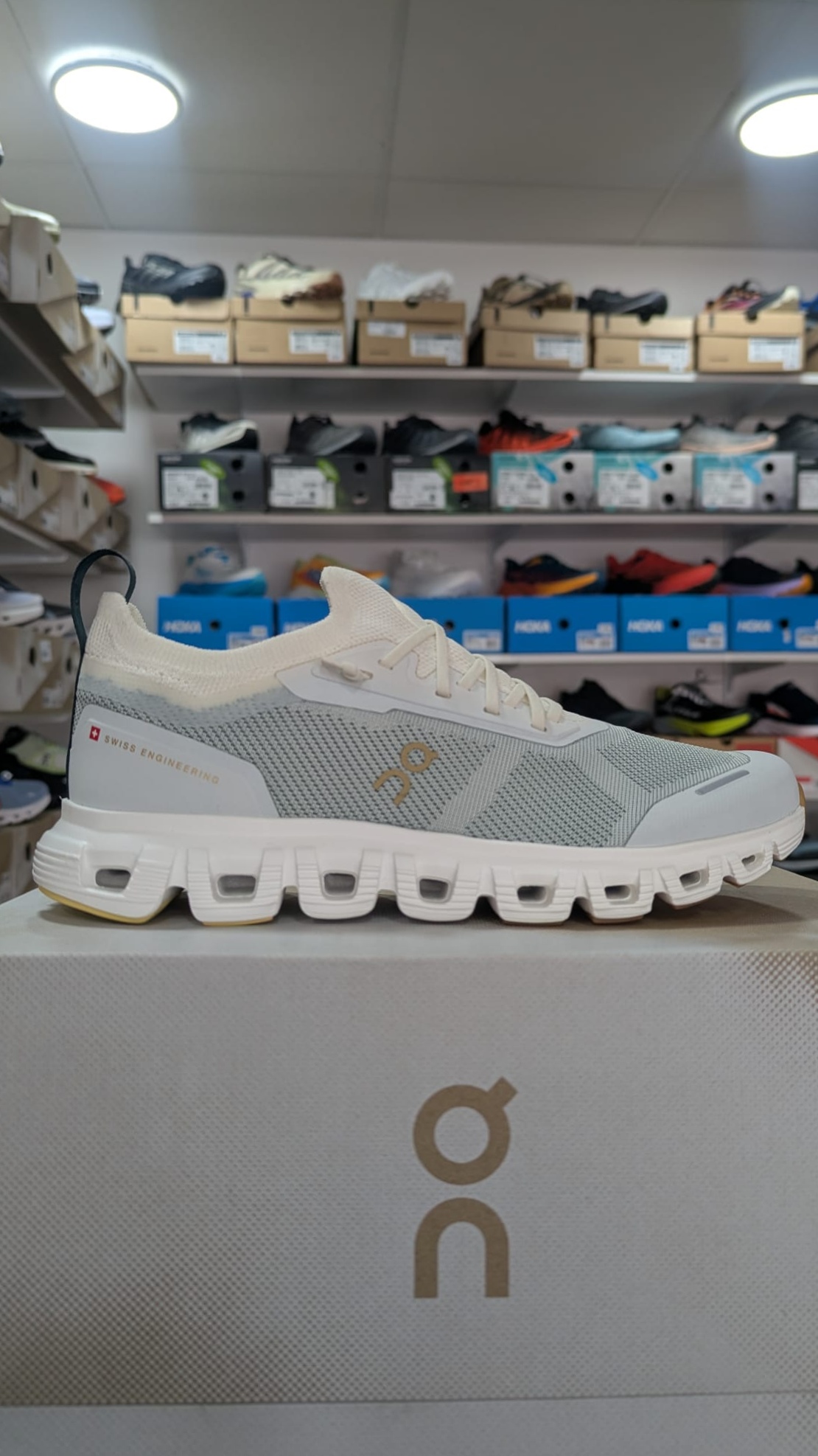 On Running Cloud 6 Versa Damen Laufschuhe