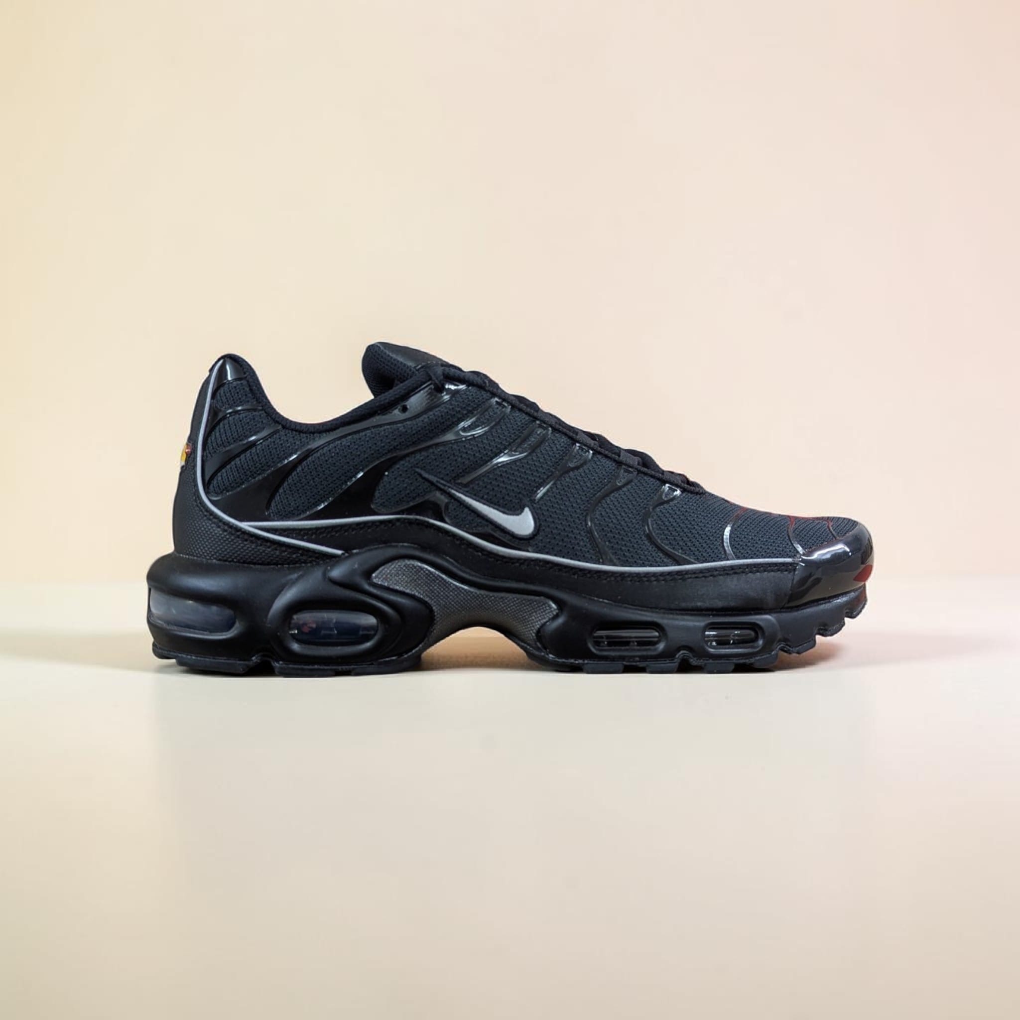 Black Nike Air Max Plus