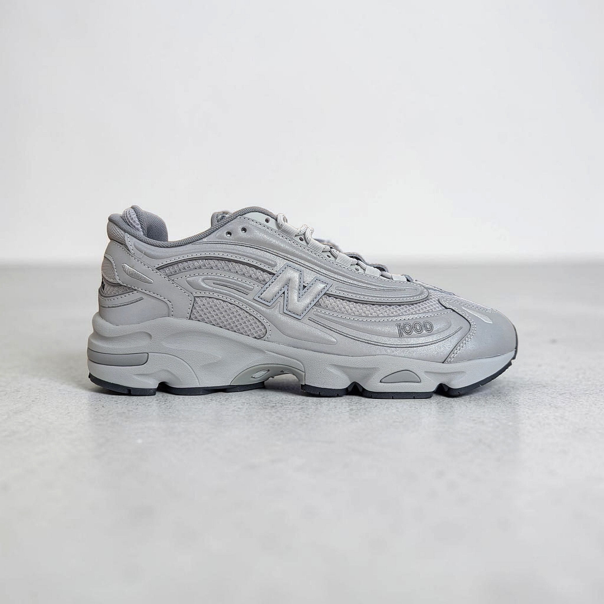 Silver Grey New Balance M1000 Herren Sneakers