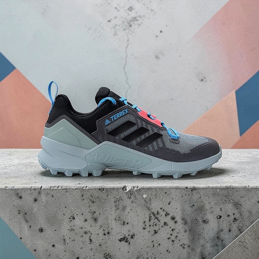 Adidas Terrex Swift R3 W Damen Wanderschuhe Grey-Core Black-Pink-Blue Akzente