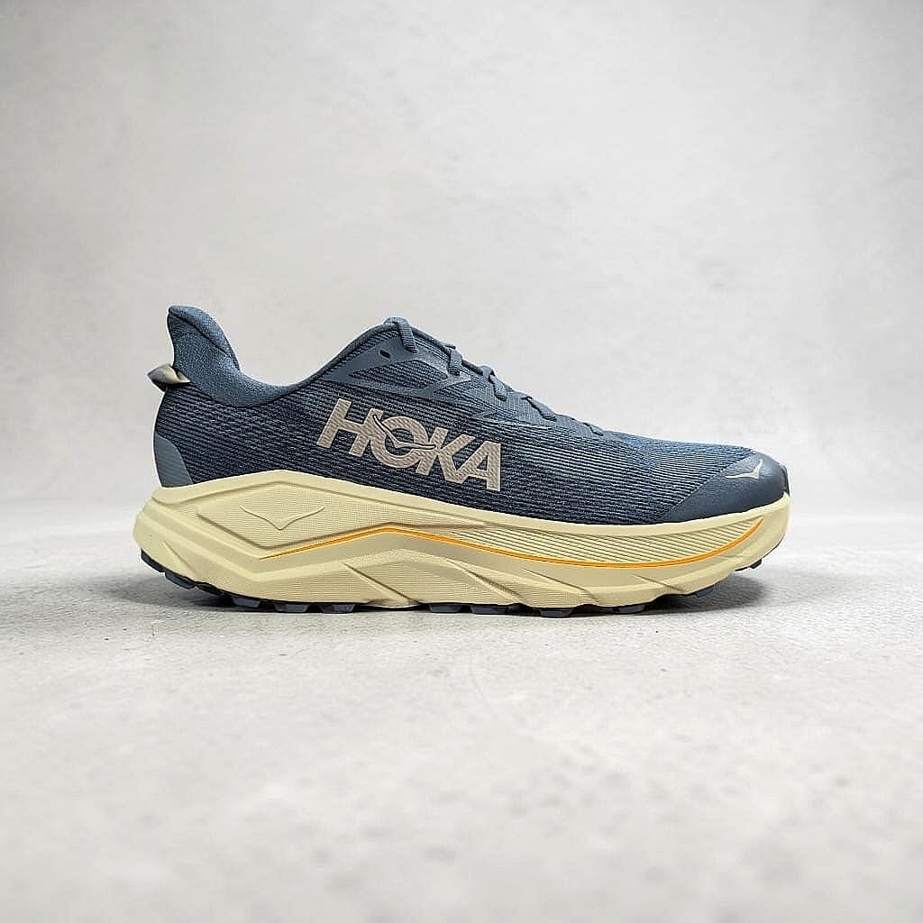 Hoka Challenger 8 Herren Trail-  Straßen-Laufschuhe  faded navy.pampass grass