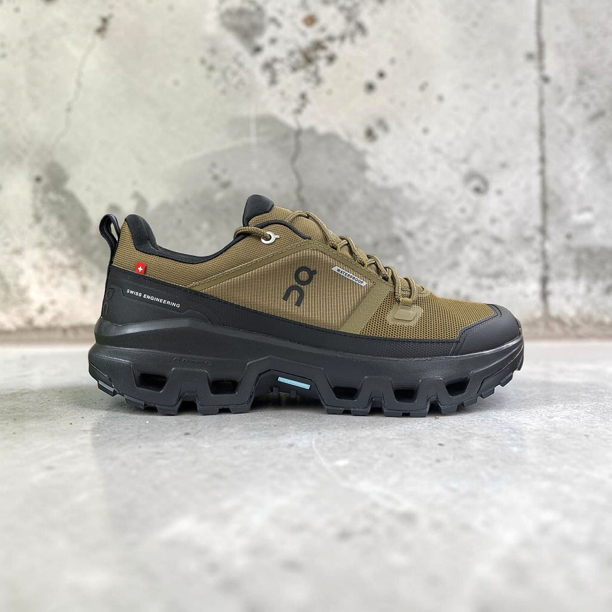 Hunter Black On Running Cloudrock Low WP Herren Wanderschuhe