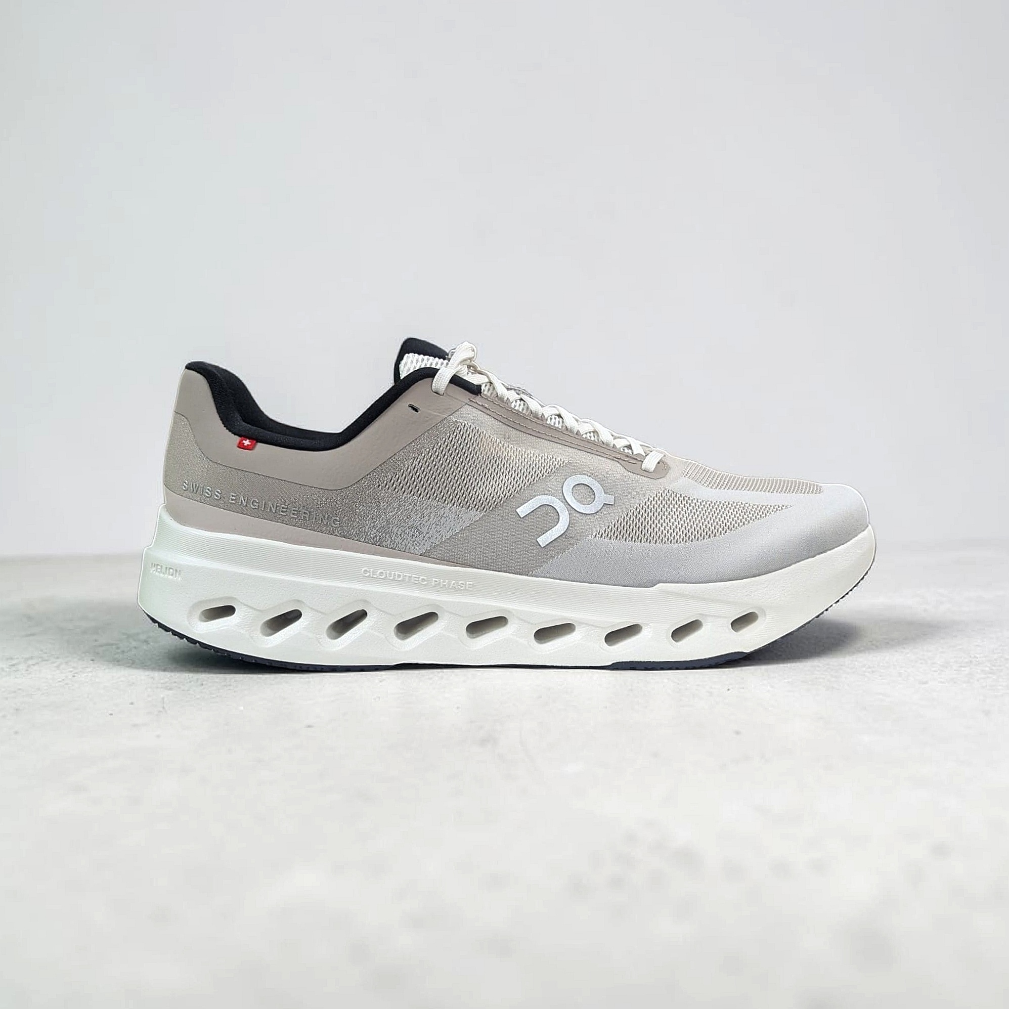 Fog Ivory On Running Cloudsurfer Next Herren Laufschuhe