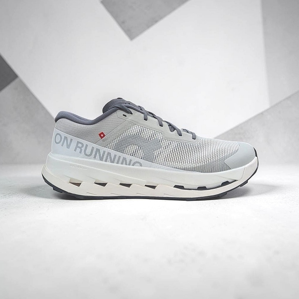 On Cloudultra 3 – Herren Trailrunningschuh Rock | White