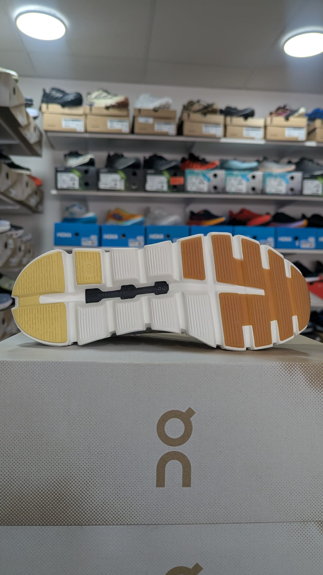 On Running Cloud 6 Versa Damen Laufschuhe